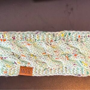 MOK winter cable knit headband, NWOT
Mint green